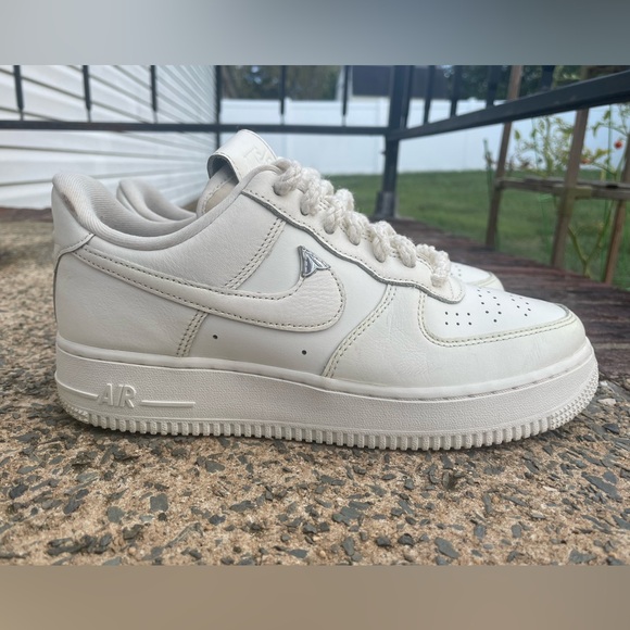 Women’s Nike Air Force 1 ‘07 LV8 Needlework Sneakers - Picture 4 of 10
